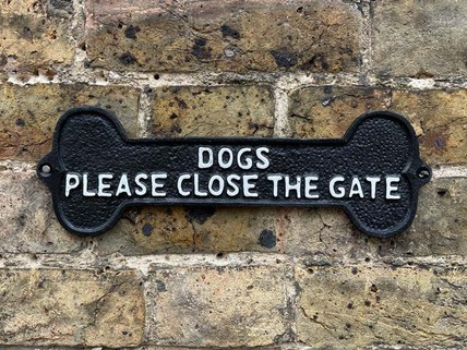dogs close the gate plaque